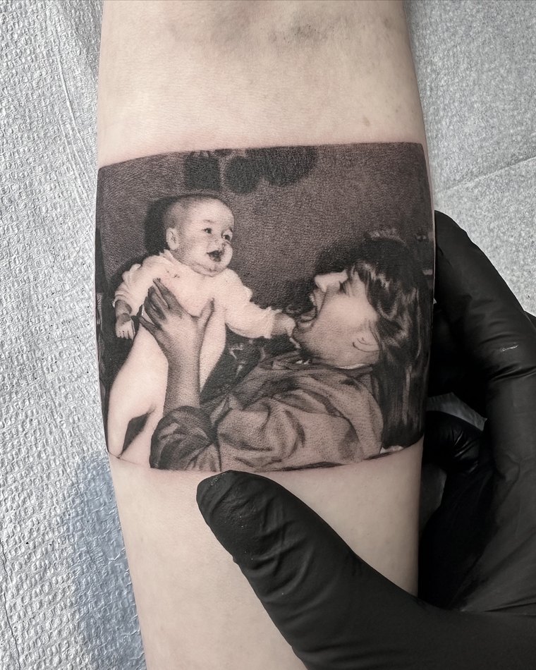 Micro-realism tattoo by Goldy Z, 13