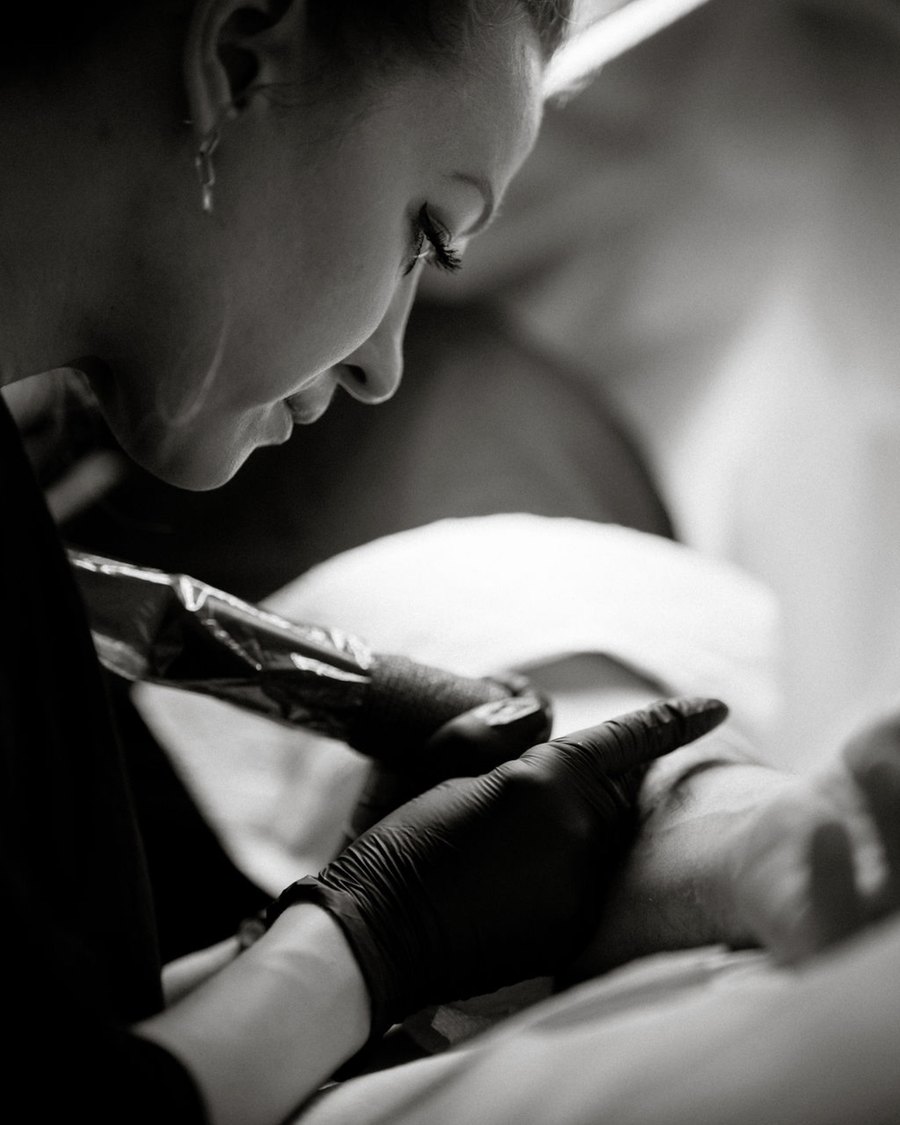 Zlata Kolomoyskaya, known as Goldy Z, tattooing in her New York studio